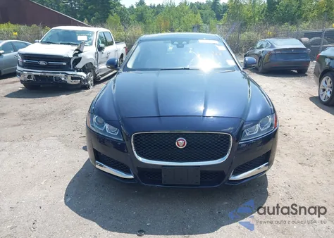 2016 Jaguar Xf 35T Prestige z USA, uszkodzony, nr VIN SAJBK4BV2GCY20268